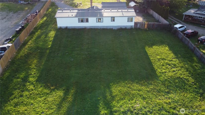 Property photo for 30425 6th Avenue S, Roy photo 7