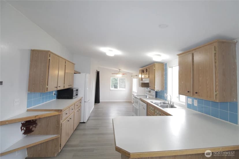 Property photo for 30425 6th Avenue S, Roy photo 19