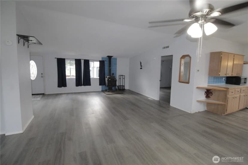 Property photo for 30425 6th Avenue S, Roy photo 17