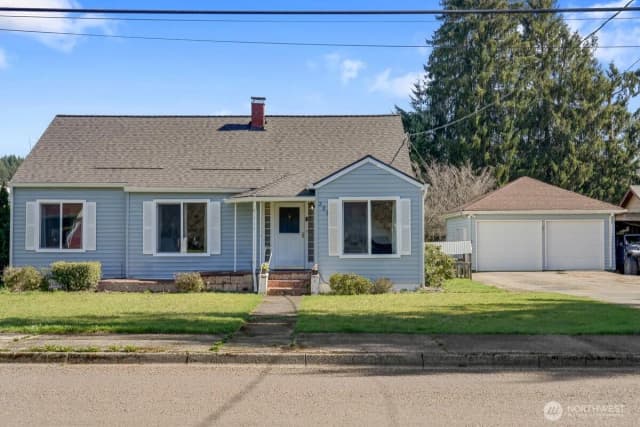 Property photo for 325 3rd Street, Morton photo 2