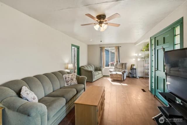 Property photo for 325 3rd Street, Morton photo 4