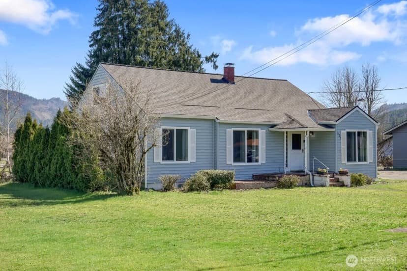 Property photo for 325 3rd Street, Morton