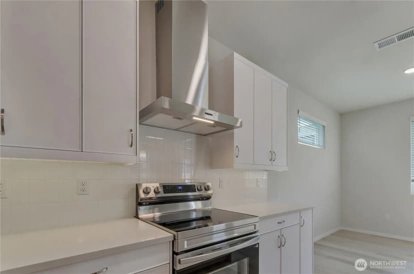 Property photo for 18318 37th Avenue Ct E, Tacoma photo 8