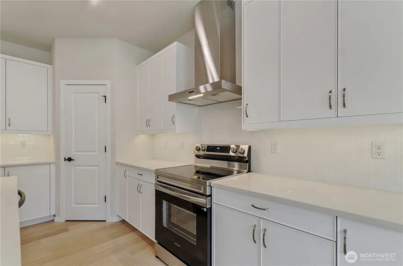 Property photo for 18318 37th Avenue Ct E, Tacoma photo 9