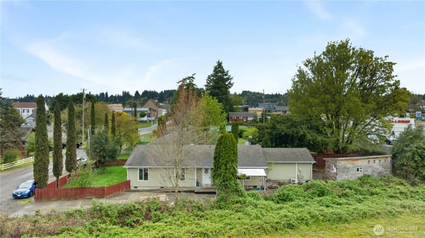 Property photo for 320 S 4th Street, Elma