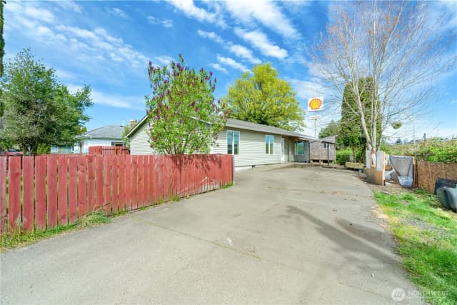 Property photo for 320 S 4th Street, Elma photo 3