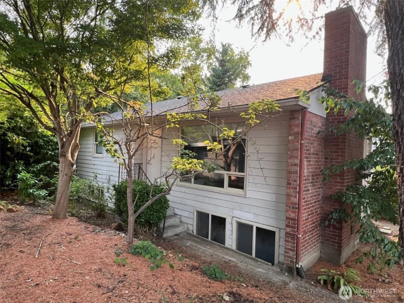 Property photo for 4053 Ne 55th Street, Seattle