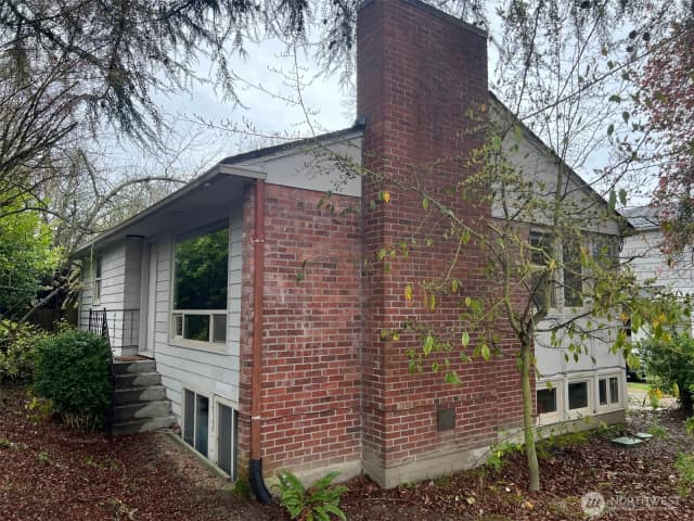 Property photo for 4053 Ne 55th Street, Seattle photo 2