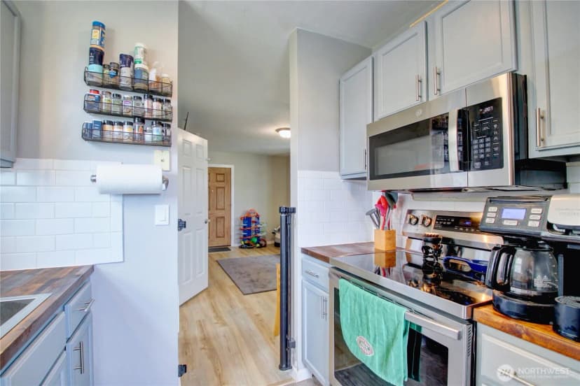 Property photo for 1812 N 30th Street, Mount Vernon photo 7