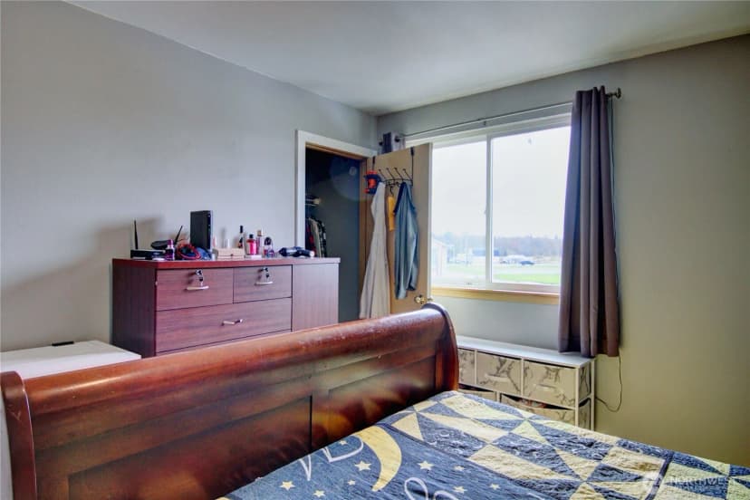 Property photo for 1812 N 30th Street, Mount Vernon photo 14
