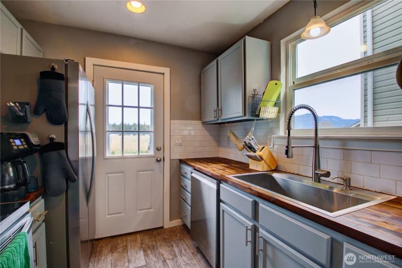 Property photo for 1812 N 30th Street, Mount Vernon photo 9