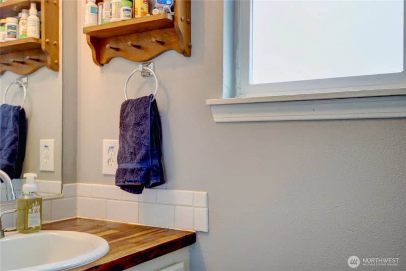Property photo for 1812 N 30th Street, Mount Vernon photo 10