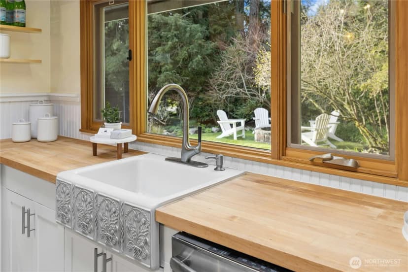 Property photo for 9420 Ne Eric Avenue, Bainbridge Island photo 8
