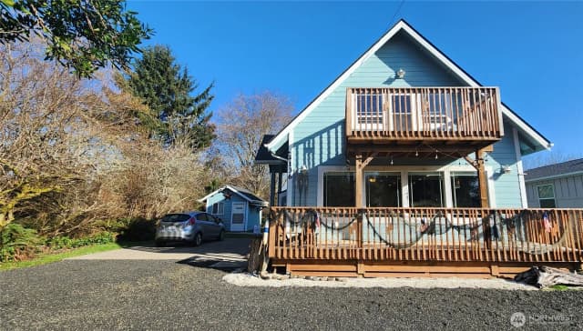 Property photo for 136 Pacific Boulevard Nw, Ocean Shores