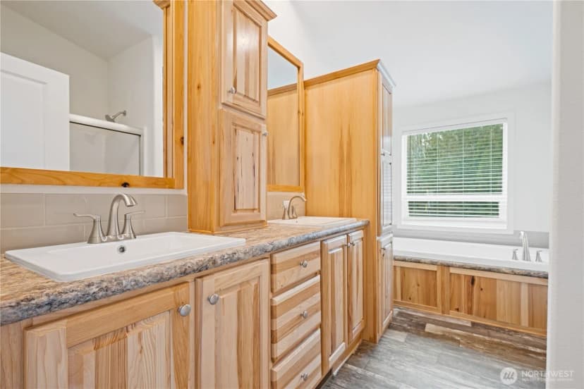 Property photo for 1728 Spirit Lake Highway, Castle Rock photo 14
