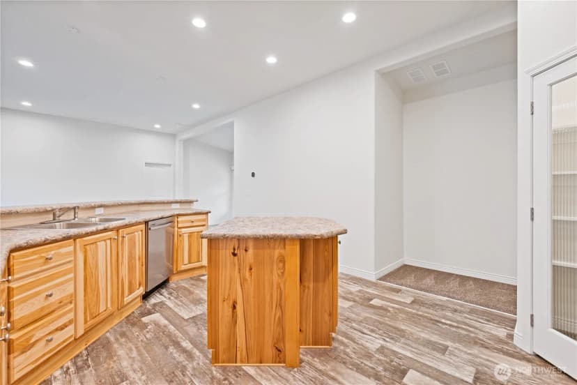 Property photo for 1728 Spirit Lake Highway, Castle Rock photo 5