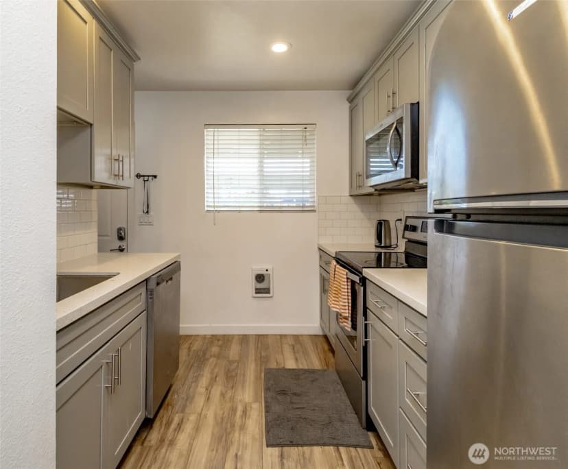 Property photo for 12416 Se 272nd ## C, Kent photo 3