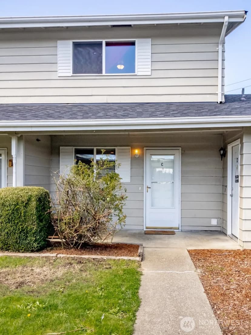 Property photo for 12416 Se 272nd ## C, Kent