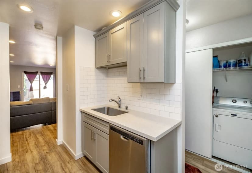 Property photo for 12416 Se 272nd ## C, Kent photo 5