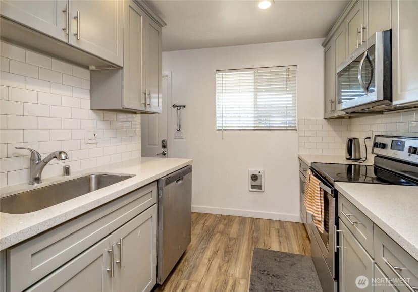 Property photo for 12416 Se 272nd ## C, Kent photo 14
