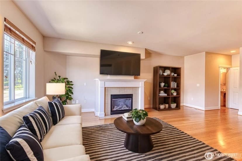 Property photo for 5583 Lakemont Boulevard Se #1603, Bellevue photo 3