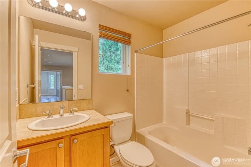 Property photo for 5583 Lakemont Boulevard Se #1603, Bellevue photo 11