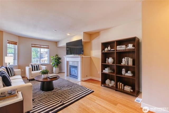Property photo for 5583 Lakemont Boulevard Se #1603, Bellevue photo 4