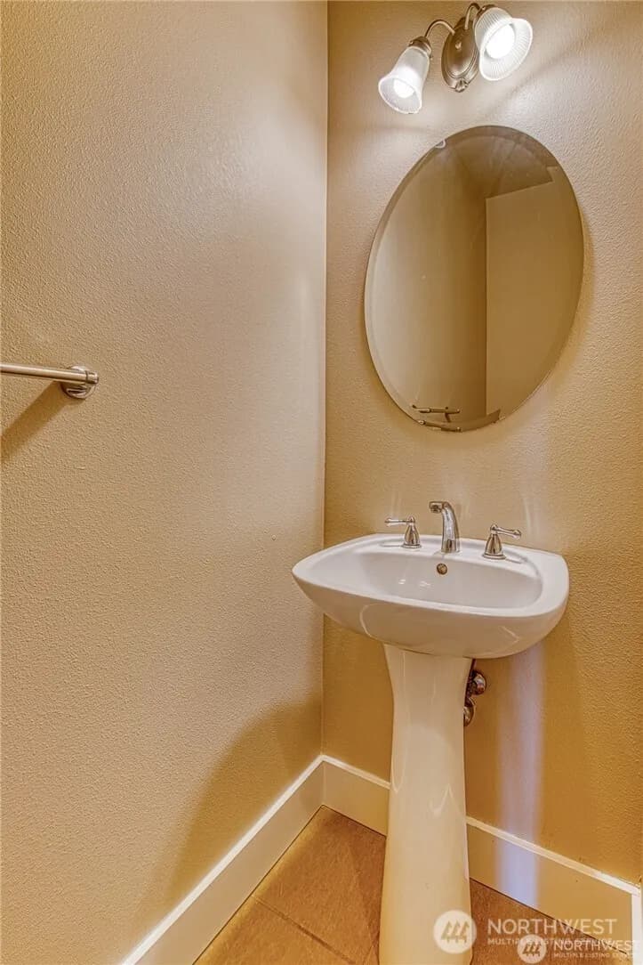 Property photo for 5583 Lakemont Boulevard Se #1603, Bellevue photo 13