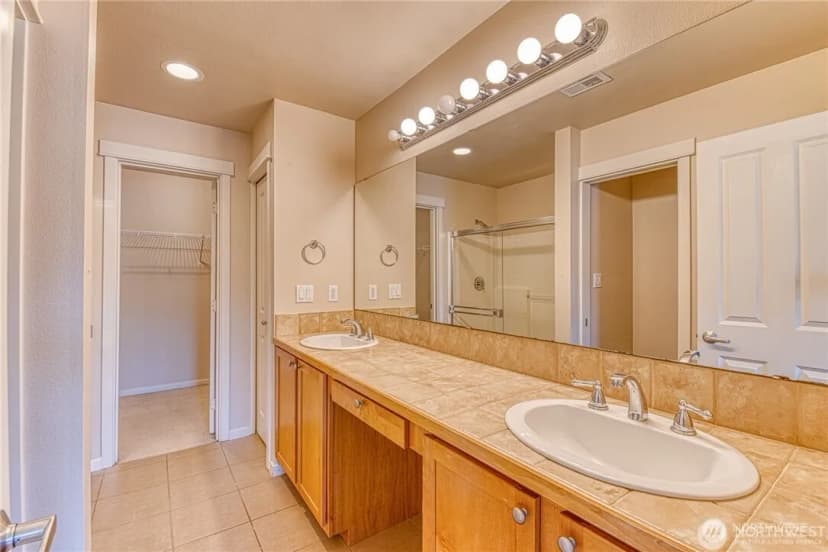 Property photo for 5583 Lakemont Boulevard Se #1603, Bellevue photo 8