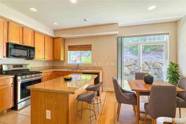 Property photo for 5583 Lakemont Boulevard Se #1603, Bellevue photo 5