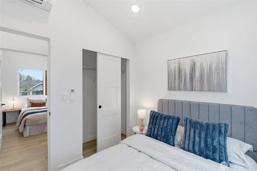 Property photo for 809 S Sullivan Street #b, Seattle photo 5