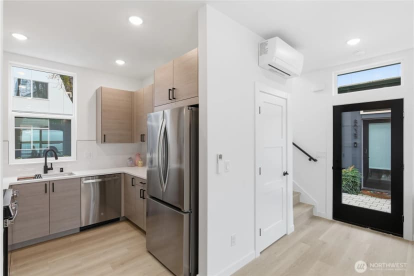 Property photo for 809 S Sullivan Street #b, Seattle photo 16