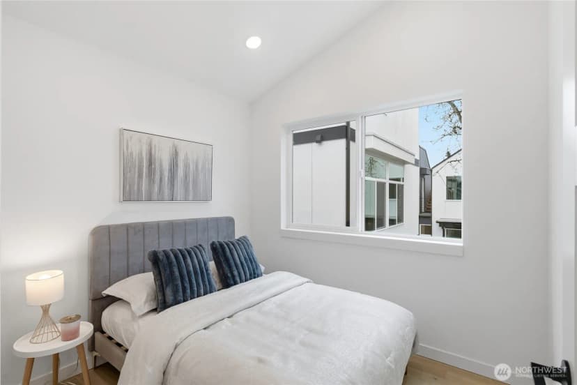 Property photo for 809 S Sullivan Street #b, Seattle photo 4