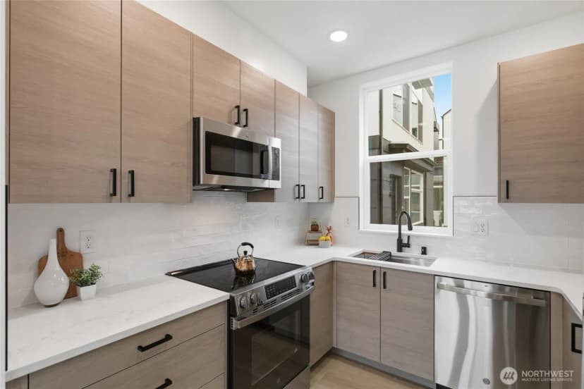 Property photo for 809 S Sullivan Street #b, Seattle photo 15