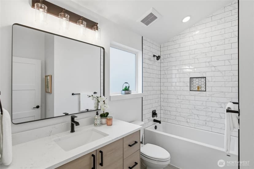 Property photo for 809 S Sullivan Street #b, Seattle photo 8
