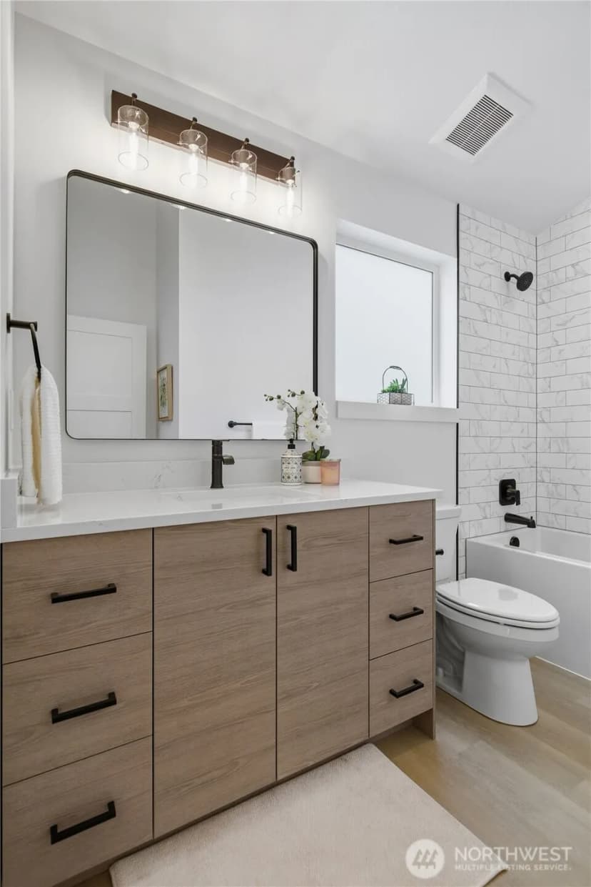 Property photo for 809 S Sullivan Street #b, Seattle photo 9