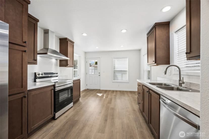 Property photo for 11510 E Riverside Drive #27, Bothell photo 8