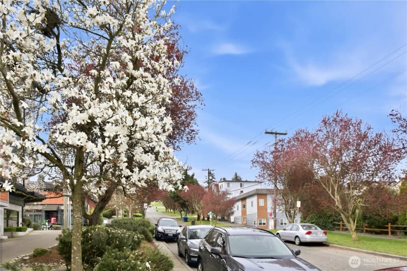 Property photo for 3045 20th Avenue W ##403, Seattle photo 22