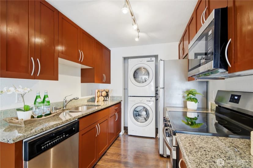 Property photo for 3045 20th Avenue W ##403, Seattle photo 11