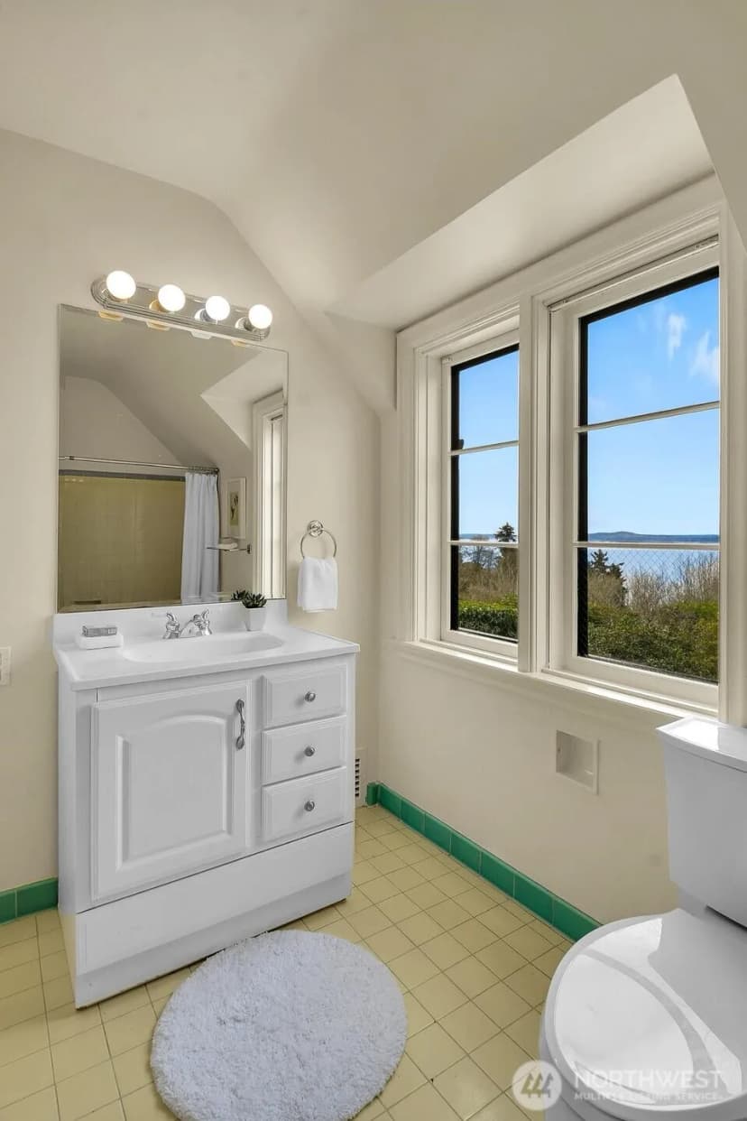 Property photo for 2686 44th Avenue W, Seattle photo 18