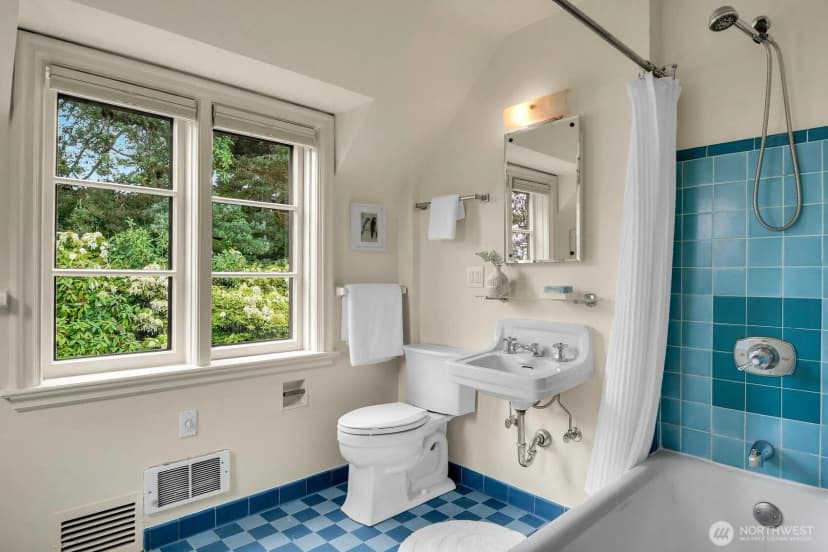 Property photo for 2686 44th Avenue W, Seattle photo 21