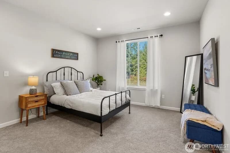 Property photo for 1418 60th Avenue Ne, Tacoma photo 13