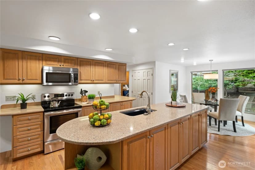 Property photo for 15018 Ne 10th Place, Bellevue photo 6