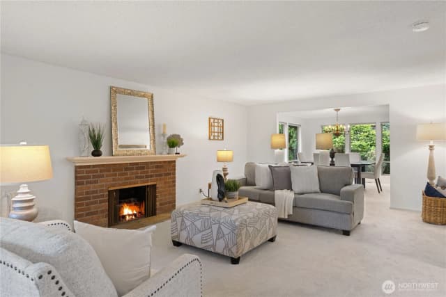 Property photo for 15018 Ne 10th Place, Bellevue photo 2