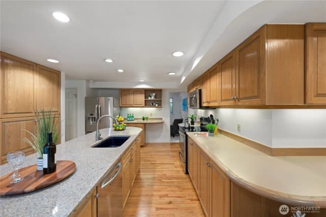 Property photo for 15018 Ne 10th Place, Bellevue photo 4