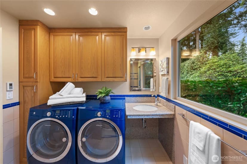 Property photo for 15018 Ne 10th Place, Bellevue photo 22