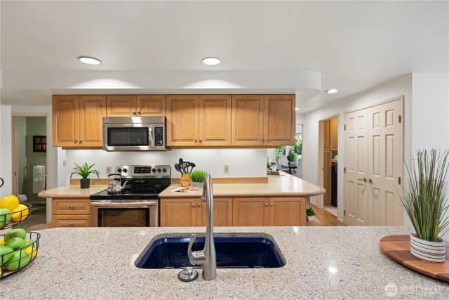 Property photo for 15018 Ne 10th Place, Bellevue photo 5