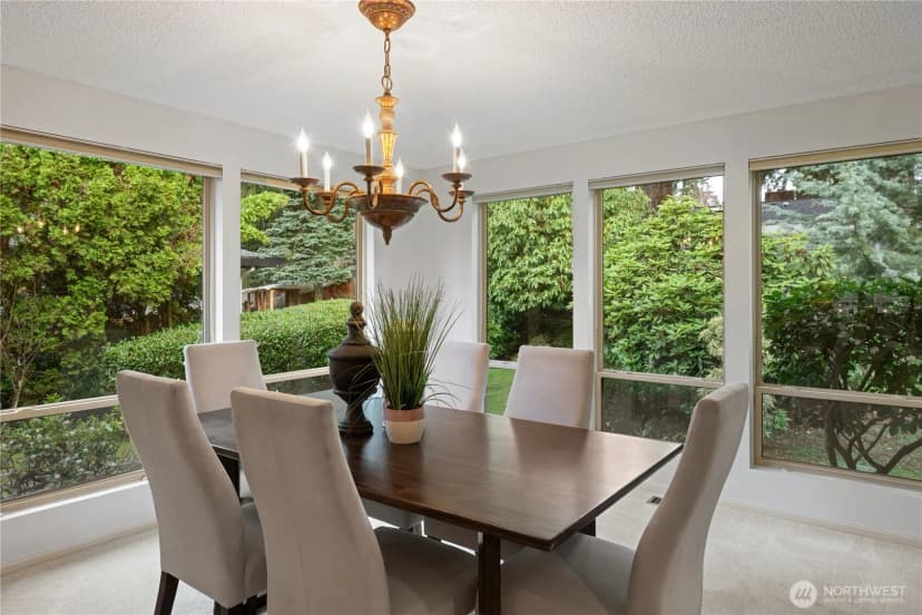 Property photo for 15018 Ne 10th Place, Bellevue photo 3