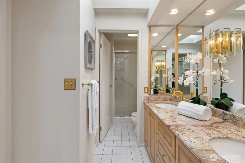 Property photo for 15018 Ne 10th Place, Bellevue photo 16
