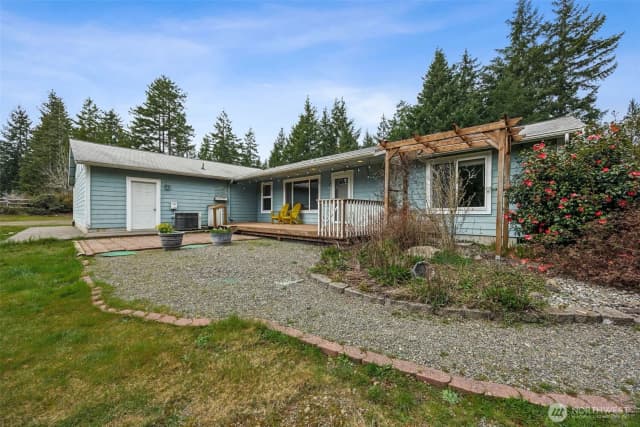 Property photo for 10 E Mooreview Lane E, Shelton photo 2